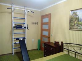 Cum de a organiza spațiu dormitor mic: dulap spațios, un pat dublu și spațiu pentru fitness
