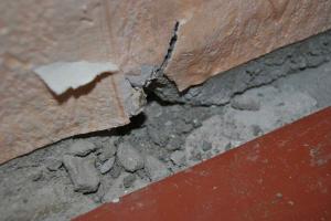 Decalajul dintre podea și perete: ce să remediați astfel încât să nu existe curenți, umezeală, insecte