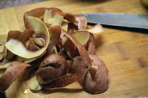 Coji de cartofi, de ce să nu fie eliminate și cum să folosească cu înțelepciune grădină