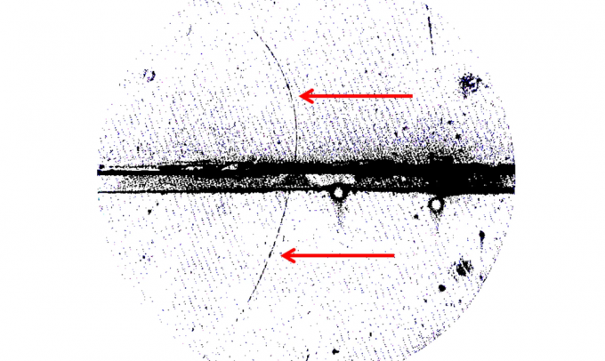 În continuare, în camera de barbotare din survolare pozitron