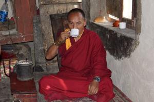 Secretele din Tibet: sau, de ce apa fierbinte bea dimineata Călugări centenari.