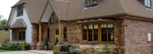Caracteristici de instalare de ferestre din piatră și case din structura de lemn