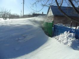 Modalități simple de a curăța zăpada în curte pentru a nu exagera