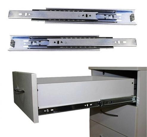 Pentru a facilita o masă de referință în ea există spațiu pentru 2 sertare. Cutii de rapid și ușor prezentate, acestea sunt montate pe glisiere cu bile.