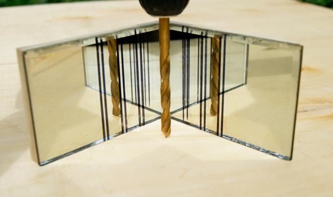 Două oglinzi cu crestături - un dispozitiv home-made pentru găuri de foraj la un unghi drept