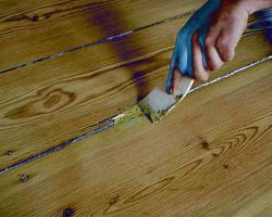 Cum să cârpi fisuri și găuri în podea