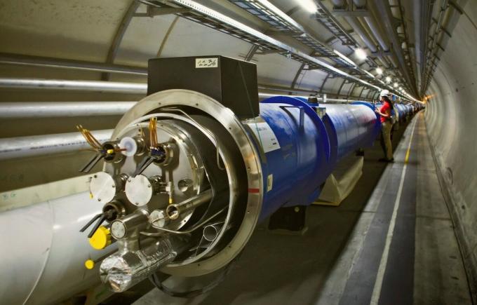 Hadron Collider înainte de punerea în funcțiune