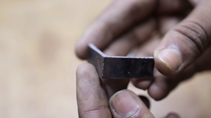 Lungimea semifabricatului din suportul de metal pentru a crea propriile lor mâini gvazdodera
